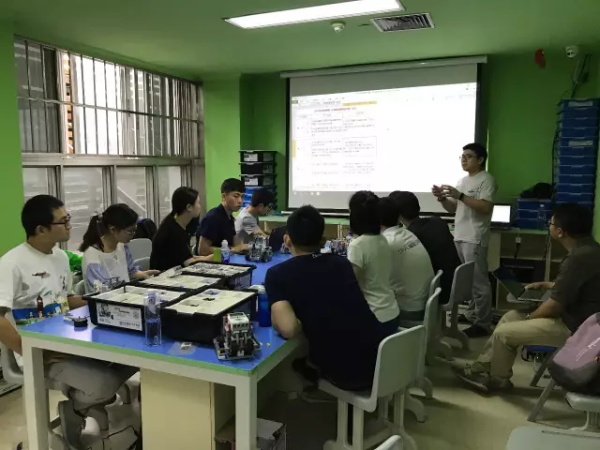 直選賽落幕又迎全國賽，WRO全國賽教練集訓(xùn)中