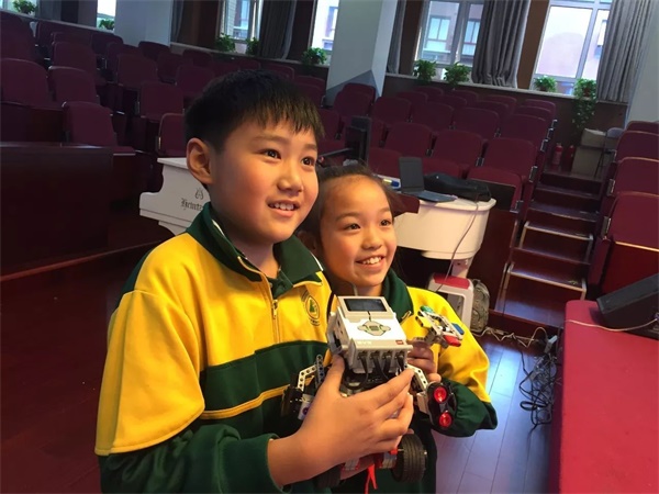 智能機器人編程進校園！孫善明老師帶領北京建華實驗學校同學感受機器人的魅力