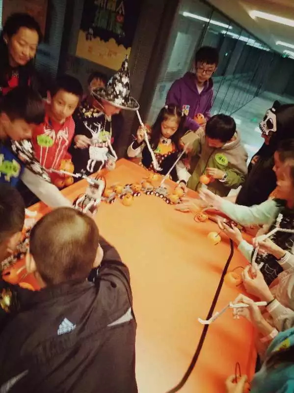 萬圣狂歡，百鬼夜行！這群“搗蛋鬼”們?cè)谕掏栏鞯匦^(qū)玩的很happy！