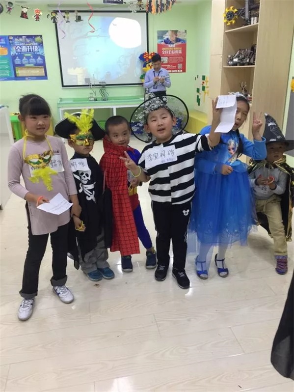 萬圣狂歡，百鬼夜行！這群“搗蛋鬼”們?cè)谕掏栏鞯匦^(qū)玩的很happy！