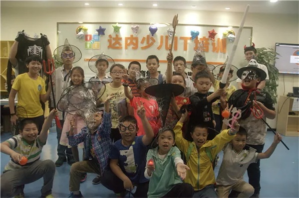 萬圣狂歡，百鬼夜行！這群“搗蛋鬼”們?cè)谕掏栏鞯匦^(qū)玩的很happy！