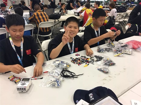 WRO | 征戰(zhàn)哥斯達(dá)黎加！童程童美兩名學(xué)員代表中國走上國際機(jī)器人大賽的舞臺(tái)！