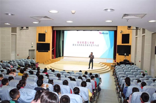 童程童美智能機(jī)器人編程課走進(jìn)北大附??！和同學(xué)們一起感受科技魅力！