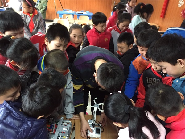 公益校園行 | 童程童美智能機(jī)器人什剎海校園講座，探索科技的魅力！