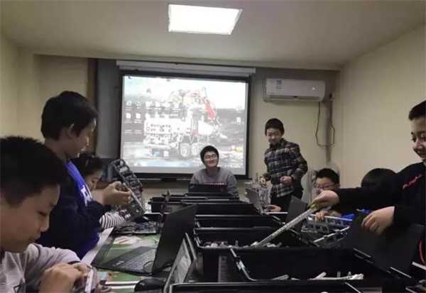 達(dá)內(nèi)童程童美202018年FLL工程挑戰(zhàn)賽集訓(xùn)火熱進(jìn)行中！