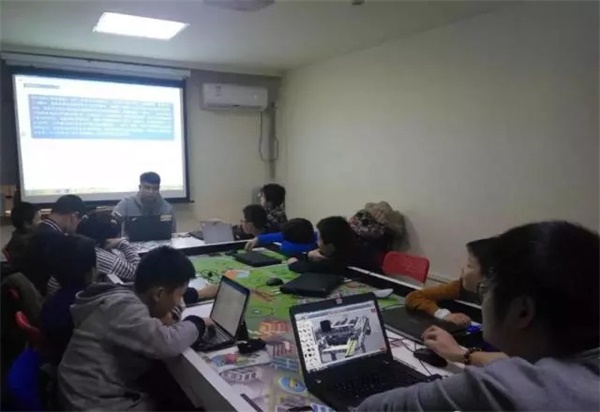 達(dá)內(nèi)童程童美202018年FLL工程挑戰(zhàn)賽集訓(xùn)火熱進(jìn)行中！