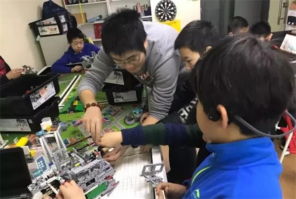 達(dá)內(nèi)童程童美202018年FLL工程挑戰(zhàn)賽集訓(xùn)火熱進(jìn)行中！