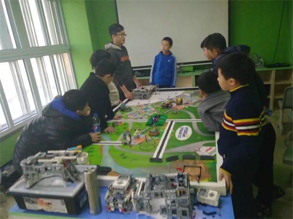 達(dá)內(nèi)童程童美202018年FLL工程挑戰(zhàn)賽集訓(xùn)火熱進(jìn)行中！