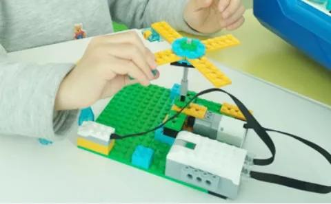 10小時(shí)免費(fèi)公益編程課，讓中國(guó)孩子也愛上編程！