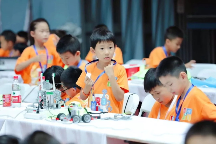【W(wǎng)RO達(dá)內(nèi)賽】全國(guó)機(jī)器人小達(dá)人齊聚清華，規(guī)模創(chuàng)童程童美歷史之最！