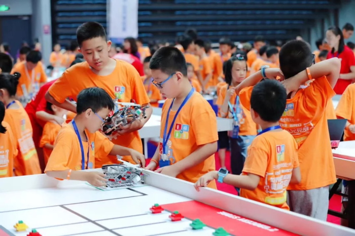 【W(wǎng)RO達(dá)內(nèi)賽】全國(guó)機(jī)器人小達(dá)人齊聚清華，規(guī)模創(chuàng)童程童美歷史之最！