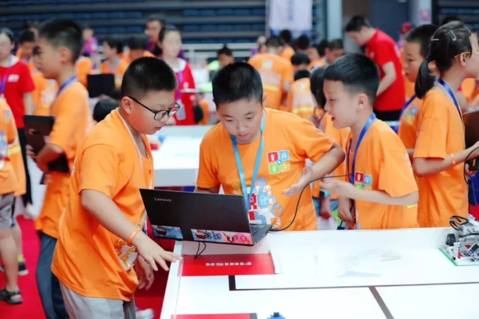 【W(wǎng)RO達(dá)內(nèi)賽】全國(guó)機(jī)器人小達(dá)人齊聚清華，規(guī)模創(chuàng)童程童美歷史之最！