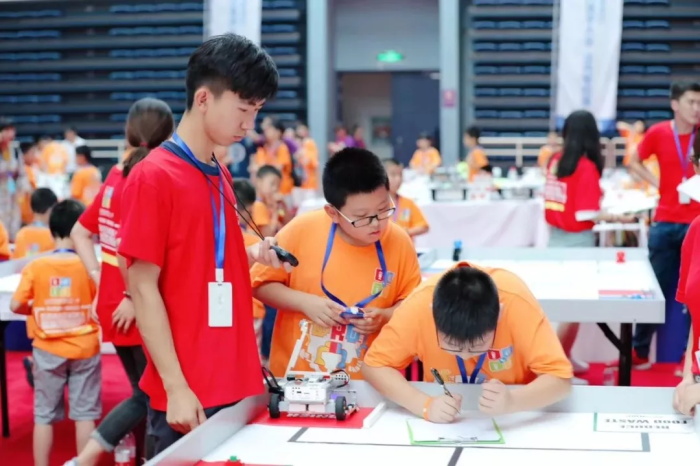 【W(wǎng)RO達(dá)內(nèi)賽】全國(guó)機(jī)器人小達(dá)人齊聚清華，規(guī)模創(chuàng)童程童美歷史之最！