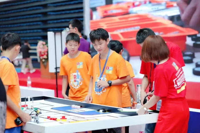 【W(wǎng)RO達(dá)內(nèi)賽】全國(guó)機(jī)器人小達(dá)人齊聚清華，規(guī)模創(chuàng)童程童美歷史之最！