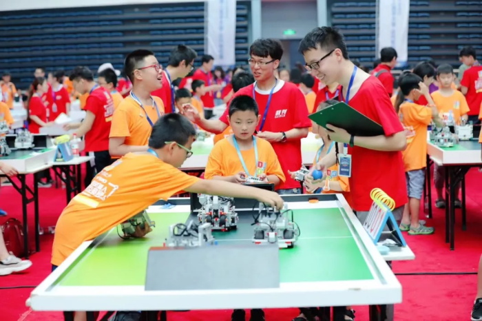 【W(wǎng)RO達(dá)內(nèi)賽】全國(guó)機(jī)器人小達(dá)人齊聚清華，規(guī)模創(chuàng)童程童美歷史之最！
