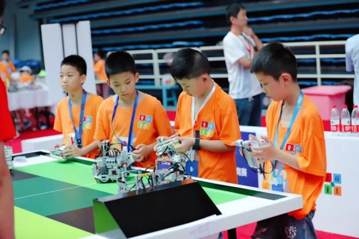 【W(wǎng)RO達(dá)內(nèi)賽】全國(guó)機(jī)器人小達(dá)人齊聚清華，規(guī)模創(chuàng)童程童美歷史之最！