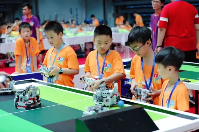 【W(wǎng)RO達(dá)內(nèi)賽】全國(guó)機(jī)器人小達(dá)人齊聚清華，規(guī)模創(chuàng)童程童美歷史之最！