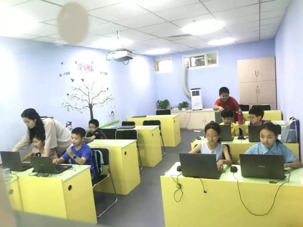 見證孩子的成長(zhǎng)是非常幸福的事！——最美人氣教師張馨雨專訪