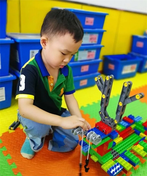 童程童美推出創(chuàng)意啟蒙課程 讓好奇心帶孩子開始啟蒙之旅