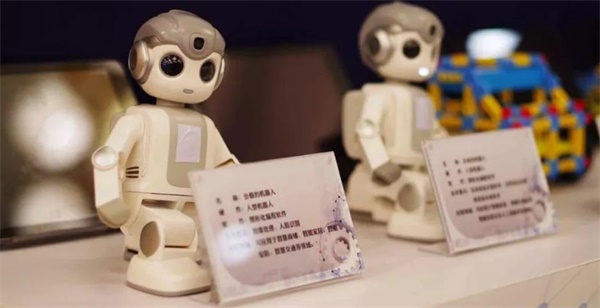 中小學(xué)人工智能教育發(fā)布會(huì)在京召開，2019年五城全面試點(diǎn)！ 