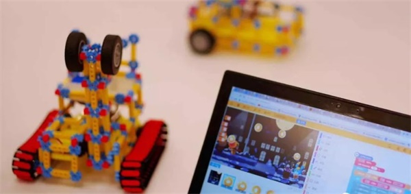 中小學(xué)人工智能教育發(fā)布會(huì)在京召開，2019年五城全面試點(diǎn)！ 