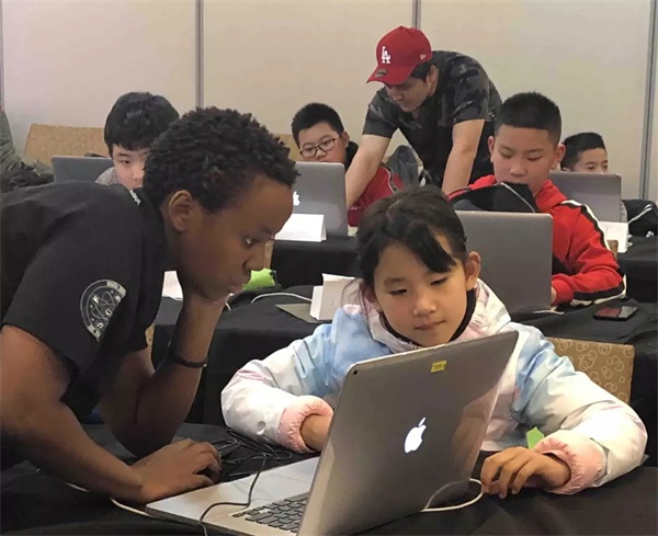 在世界頂級(jí)名校斯坦福大學(xué)學(xué)編程，讓孩子走在國(guó)際教育的前沿