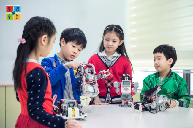 機器人編程有必要學(xué)嗎，孩子<a style='color:blue' href='http://m.lrs2.com/robot/ask/3582.html'>學(xué)機器人編程有用嗎</a>？