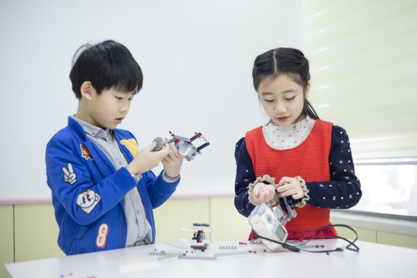 學(xué)機(jī)器人編程有什么用，少兒機(jī)器人編程好學(xué)嗎？