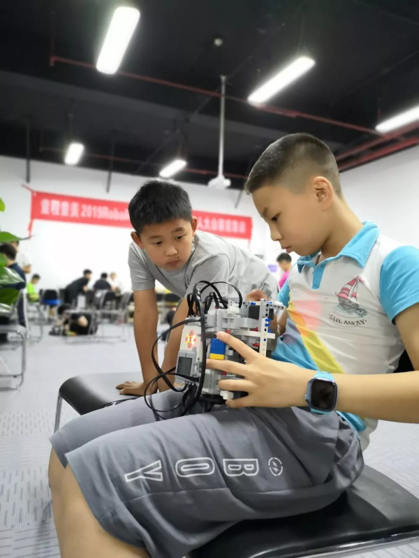 走向勝利，202顆明日之星云集童程童美RoboRAVE國際大賽暑期特訓營！