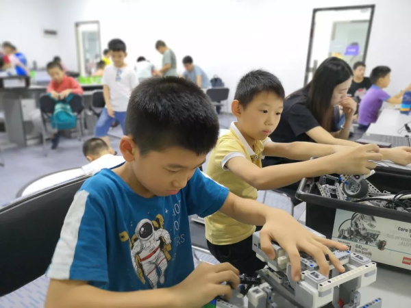 走向勝利，202顆明日之星云集童程童美RoboRAVE國際大賽暑期特訓營！