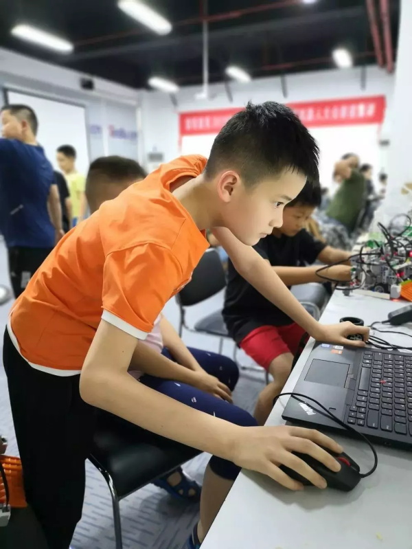 超燃！勇奪三冠，為國爭光，童程童美問鼎2019RoboRAVE世界總決賽！