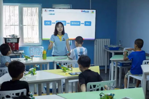 “媽媽，我覺(jué)得編程比王者榮耀好玩多了！”