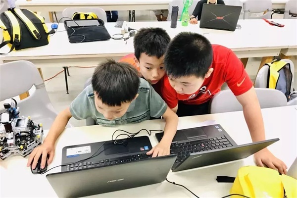 跨國交流，童程童美學員登上中國駐洛杉磯總領(lǐng)館官網(wǎng)頭條！