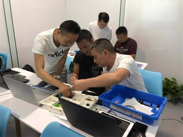 公益助學(xué) | 童程童美發(fā)揮編程教學(xué)優(yōu)勢(shì)，推動(dòng)中國(guó)教育資源均衡發(fā)展 