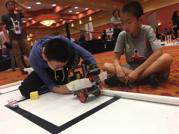 直通國(guó)際賽！Botball國(guó)際教育機(jī)器人大會(huì)-童程童美專(zhuān)場(chǎng)開(kāi)始報(bào)名啦~