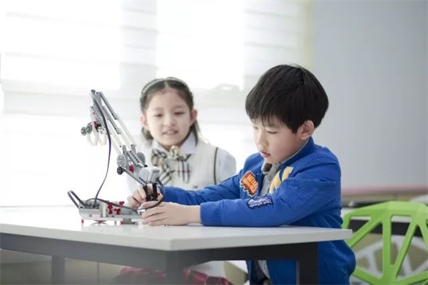 大咖開講 |《一堂機器人編程課能帶給孩子什么？》