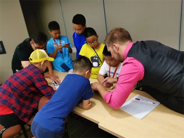 走出國門，擁抱未來！童程童美2020年寒假國際高端編程研學(xué)營報名開啟！