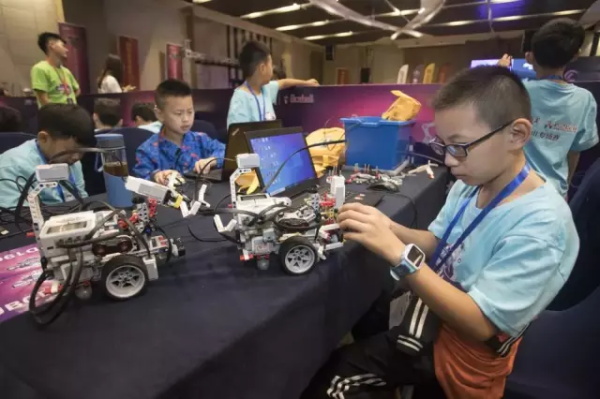 直通國際賽—Botball國際教育機器人大會中學組童程童美專場報名啟動！