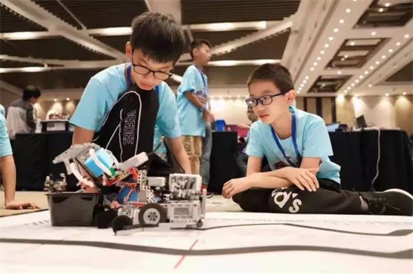 童程童美學(xué)員再登CCTV，變身央視小記者直擊2019Botball世界機(jī)器人大會·中國分會現(xiàn)場 