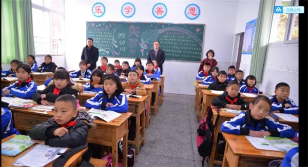 公益助學(xué)，點(diǎn)亮夢(mèng)想！童程童美用實(shí)際行動(dòng)推動(dòng)中國(guó)少兒編程教育發(fā)展 